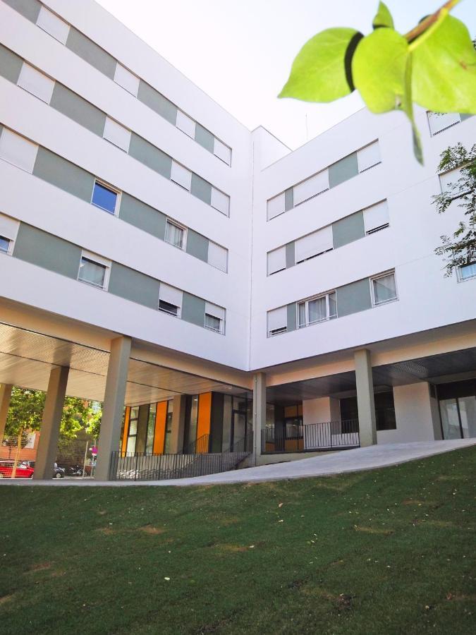 Alojamientos Universitarios Resa Hipatia Terrassa Exterior foto